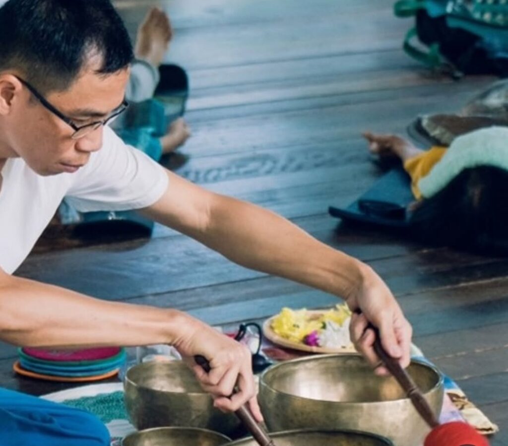 A sound bath with the heat space