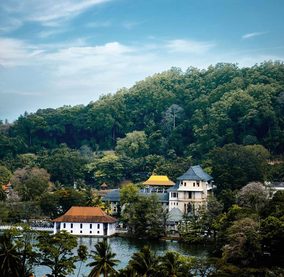 An image of the Temple of the Tooth taken from a distance 