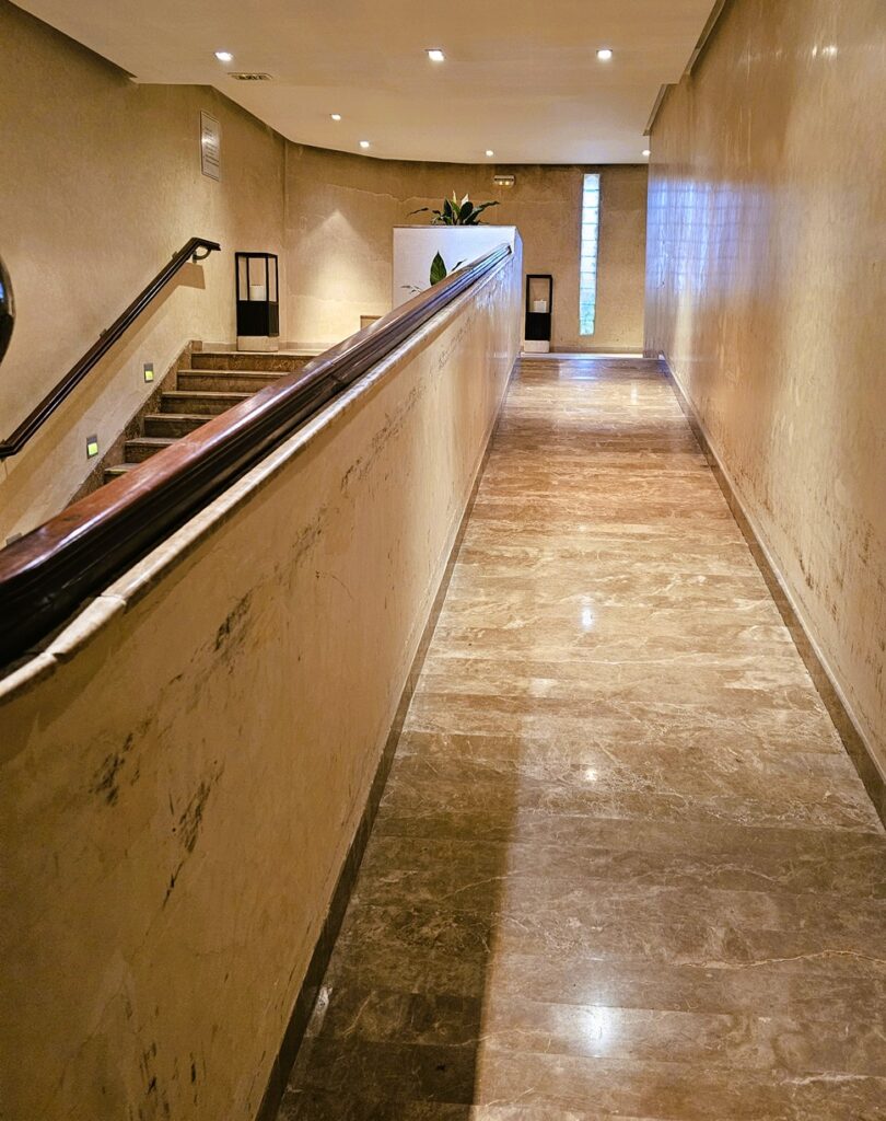 shows a wheelchair ramp - Mövenpick Resort & Marine Spa 