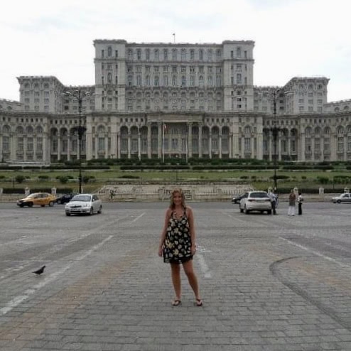 The Hypermobility Traveller in Bucharest featuring a hyperextended locked knee! 