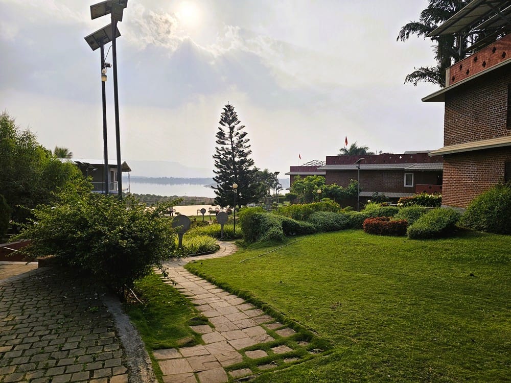 a path down to the lake view area at Nirvana Naturopathy Retreat and Hospital