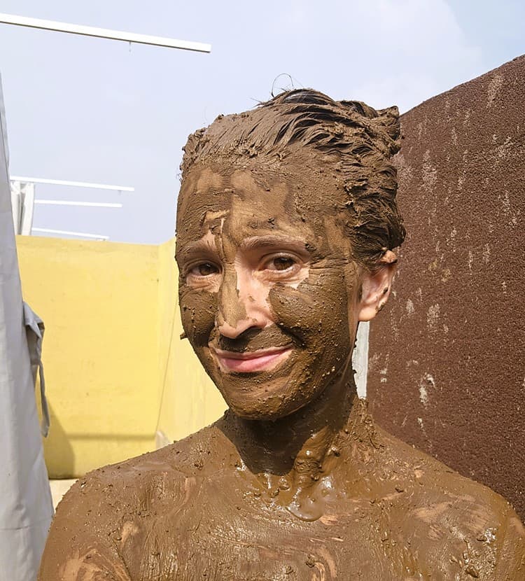 Myself covered in mud at Nirvana Naturopathy Retreat