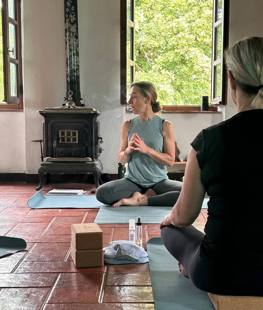 Jules teaching yoga at Rosmarino Retreats for Midlife Women in Italy 