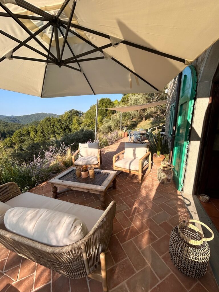 A seating area at Rosmarino Retreats in Tuscany