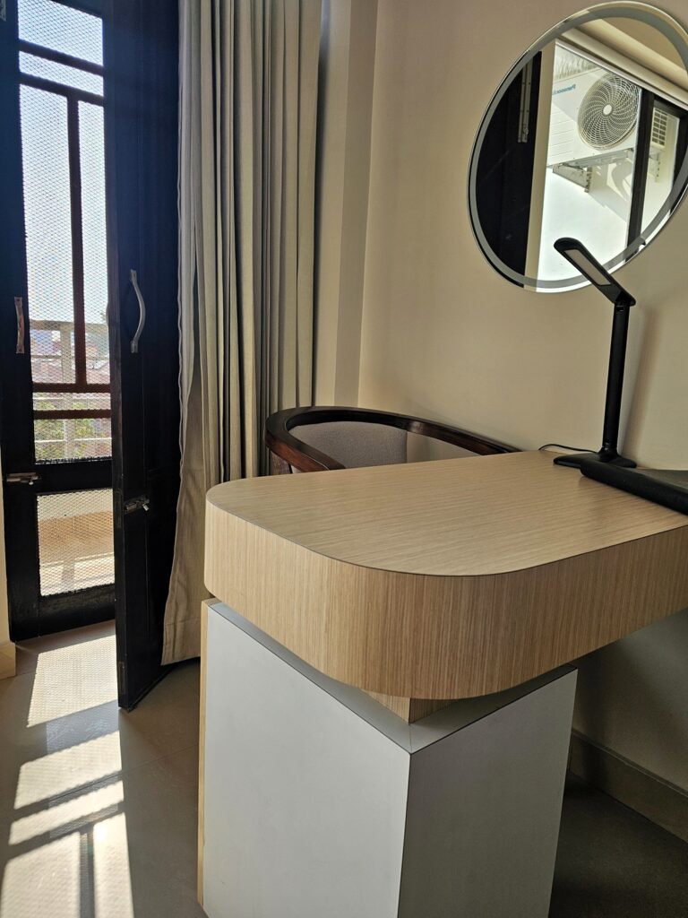 Workspace at Yog Vashisht Hotel 