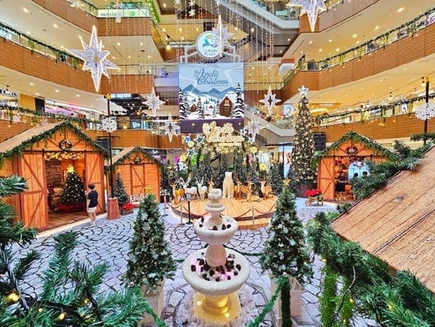 Gurney Drive Mall with Christmas decorations