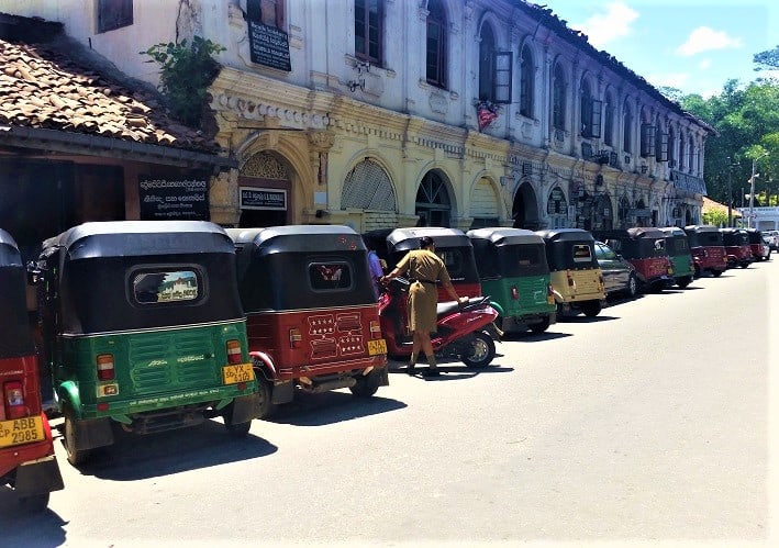 tuk tuk lined streets