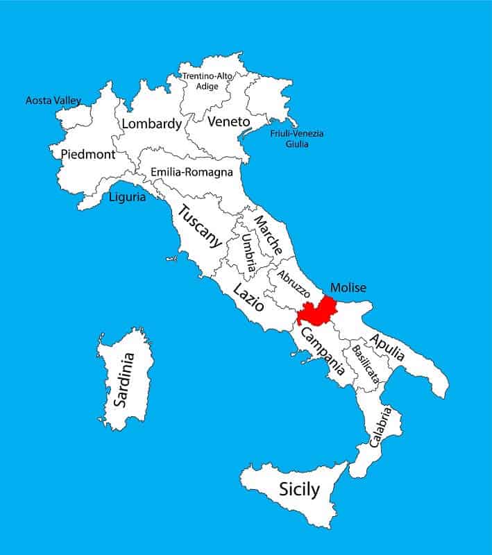 A map of Italy with Molise highlighted to the South-East in red